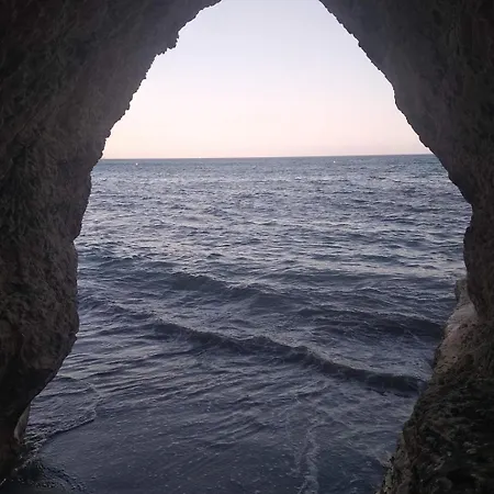 בית כפרי Avalon Traditional Village לימסול