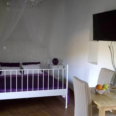 Avalon Traditional Village לימסול