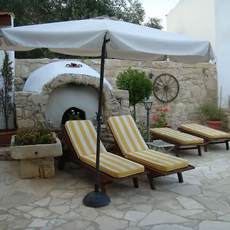 Avalon Traditional Village בית כפרי *