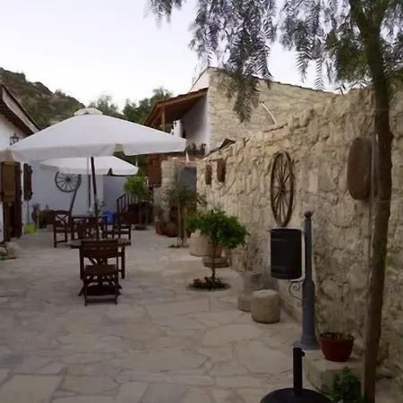 Avalon Traditional Village בית כפרי לימסול