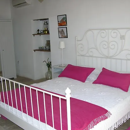 Avalon Traditional Village * לימסול