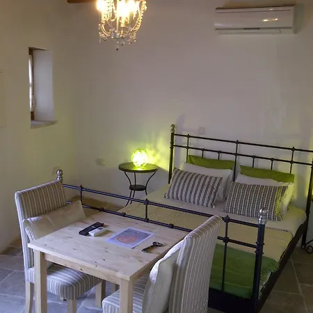 בית כפרי Avalon Traditional Village *