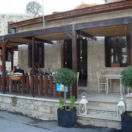 Avalon Traditional Village * לימסול