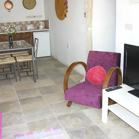 בית כפרי Avalon Traditional Village *