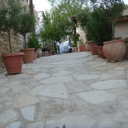 Avalon Traditional Village בית כפרי *