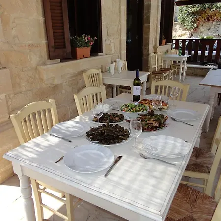 Avalon Traditional Village * לימסול