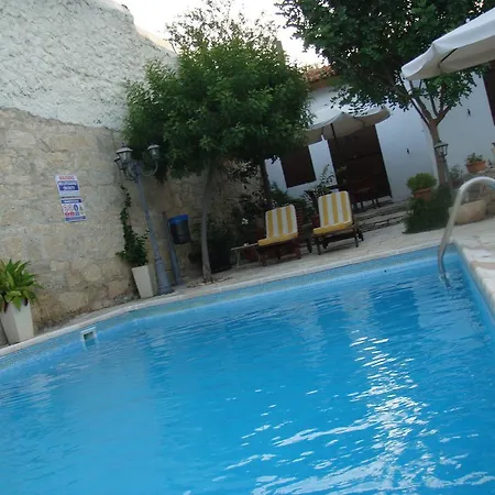 Avalon Traditional Village בית כפרי *