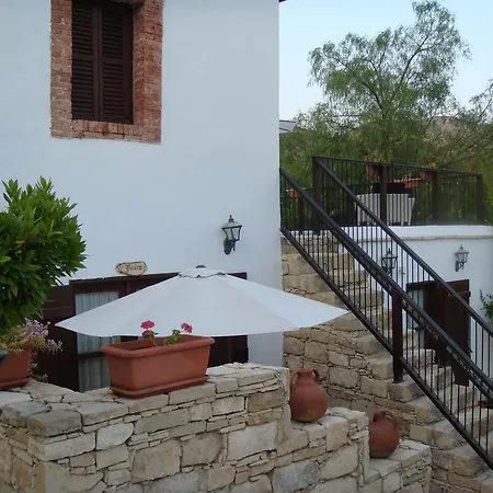 בית כפרי Avalon Traditional Village *