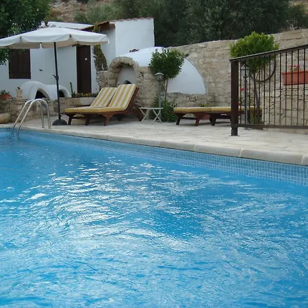 בית כפרי Avalon Traditional Village *