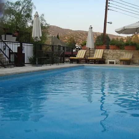 Avalon Traditional Village * לימסול