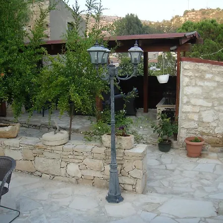 Avalon Traditional Village * לימסול