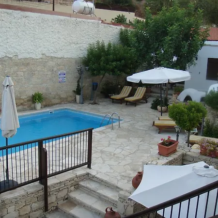 Avalon Traditional Village * לימסול