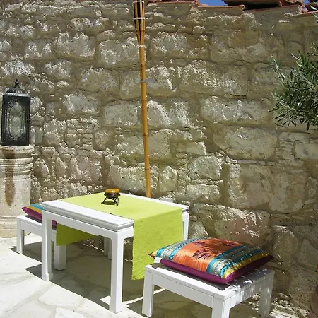 Avalon Traditional Village לימסול