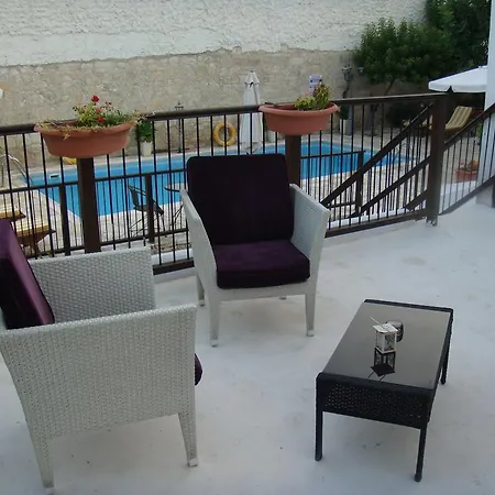 Avalon Traditional Village לימסול