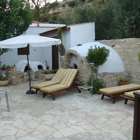 Avalon Traditional Village * לימסול