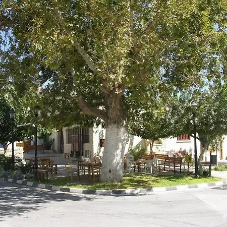 Avalon Traditional Village לימסול